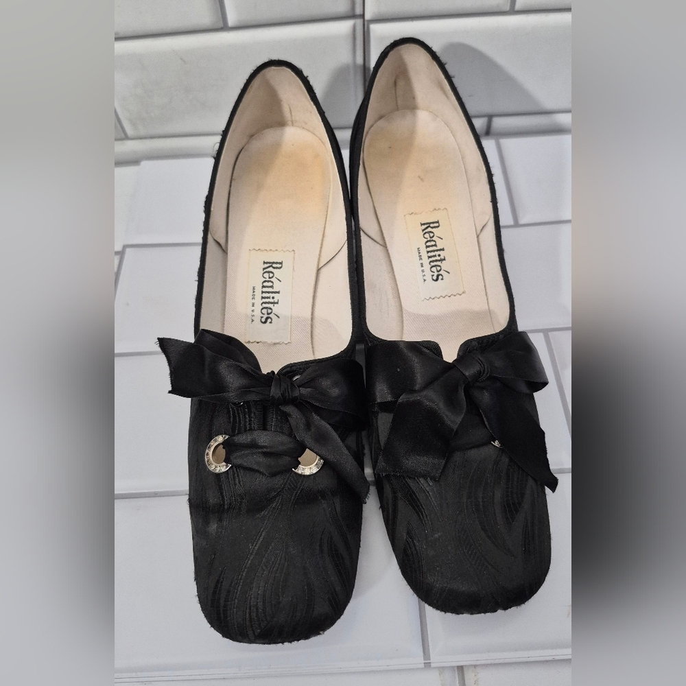 Realites Vintage Ladies Fabric Pump Shoe Lace Up Detail Textured Black Fabric 2i